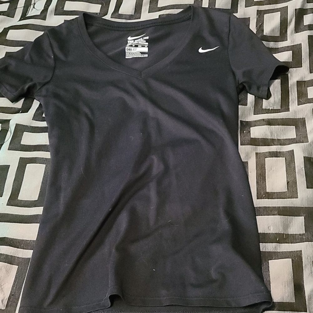 NIKE dri-fit t-shirt